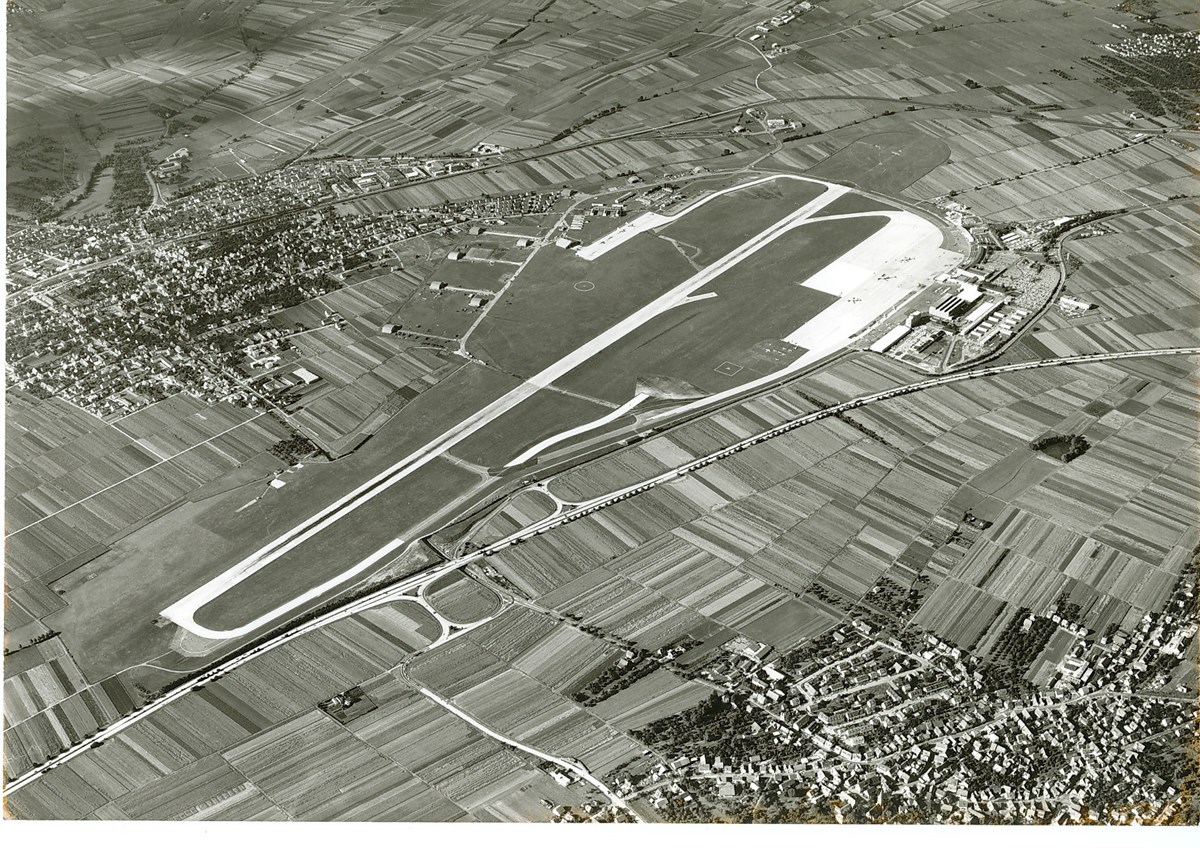 Luftbild des Flughafens im Jahre 1969